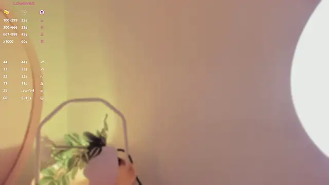 katiepeach  online show from 6, 10, 2025