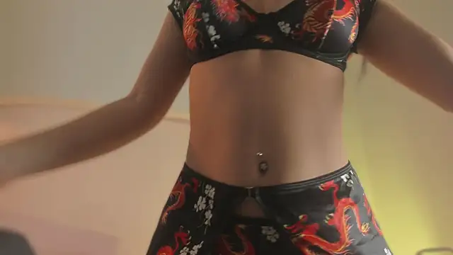 katiepeach  online show from 14, 11, 2025