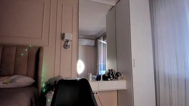 Snapshot of melissa_yamazaki chatting on 27, 11, 2025 melissa yamazaki online show from 27, 11, 2025