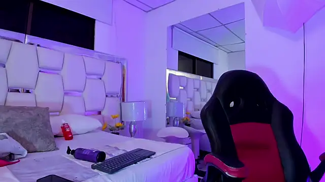 Snapshot of Naomi-Haruno chatting on 8, 1, 2025 Naomi-Haruno online show from 8, 1, 2025