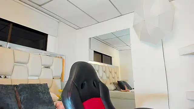 Snapshot of Naomi-Haruno chatting on 24, 1, 2025 Naomi-Haruno online show from 24, 1, 2025