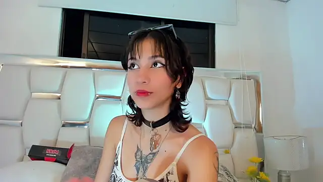 Snapshot of Naomi-Haruno chatting on 6, 2, 2025 Naomi-Haruno online show from 6, 2, 2025