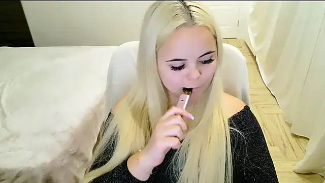 lovely-eyes online show from 21, 3, 2025