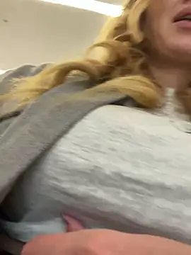 Snapshot of Sweet___Emily chatting on 18, 9, 2025 Sweet Emily online show from 18, 9, 2025