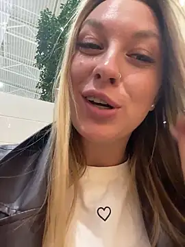 Snapshot of Sweet___Emily chatting on 15, 11, 2025 Sweet Emily online show from 15, 11, 2025