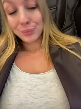 Snapshot of Sweet___Emily chatting on 28, 11, 2025 Sweet Emily online show from 28, 11, 2025