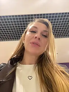 Snapshot of Sweet___Emily chatting on 4, 12, 2025 Sweet Emily online show from 4, 12, 2025