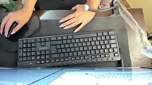 Amy Walker online show from 23, 4, 2026