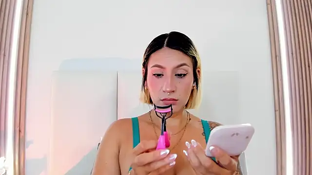 Emily robertss online show from 27, 4, 2026