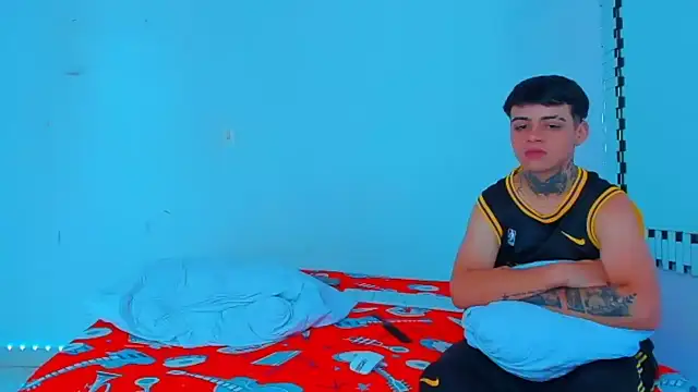 Snapshot of HOT_boy2025 chatting on 11, 1, 2025 HOT boy2025 online show from 11, 1, 2025