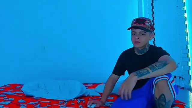 Snapshot of HOT_boy2025 chatting on 11, 2, 2025 HOT boy2025 online show from 11, 2, 2025