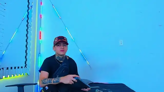 Snapshot of HOT_boy2025 chatting on 27, 9, 2025 HOT boy2025 online show from 27, 9, 2025