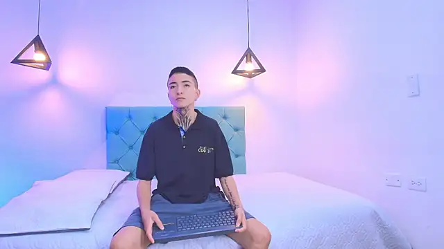 Tinny and Candy online show from 18, 2, 2025