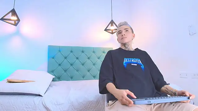 Tinny and Candy online show from 7, 3, 2025