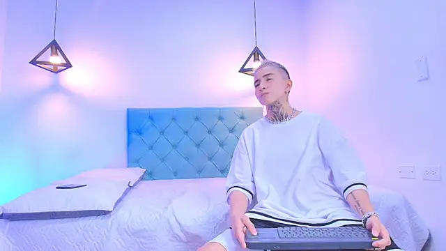 Tinny and Candy online show from 9, 3, 2025