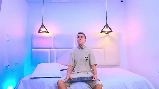 Tinny and Candy online show from 21, 3, 2025