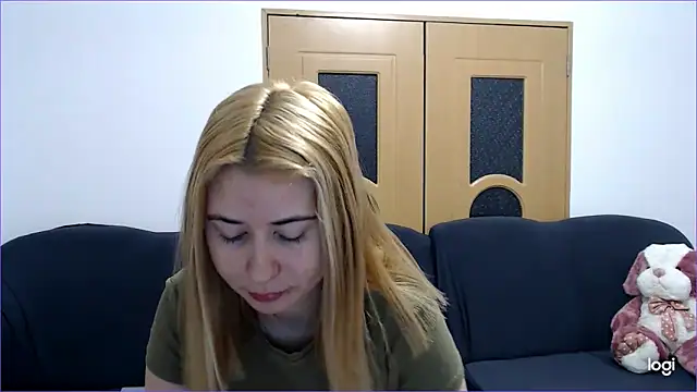 VioletaFlower7 online show from 7, 2, 2025