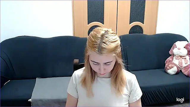 VioletaFlower7 online show from 8, 2, 2025