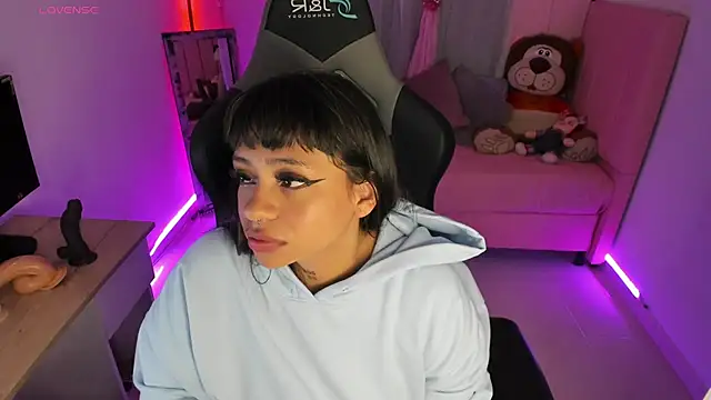 zoesullivan online show from 21, 3, 2025