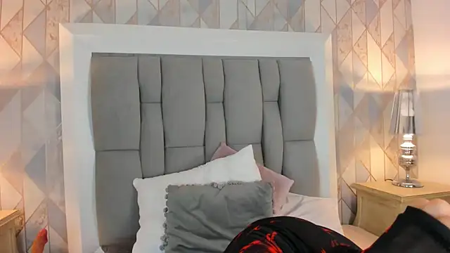 Ginger Violetta  online show from 4, 12, 2024