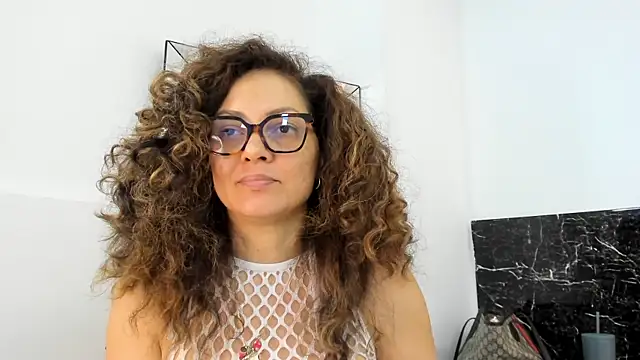 Juliabadlee online show from 1, 2, 2025