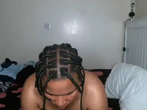 R-thequeen online show from 10, 12, 2024