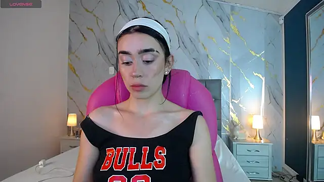 Julieta De Los Angeles online show from 30, 1, 2025