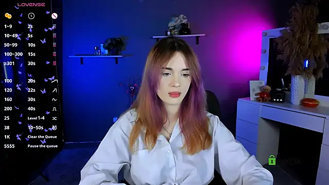 liana kisses online show from 12, 9, 2025