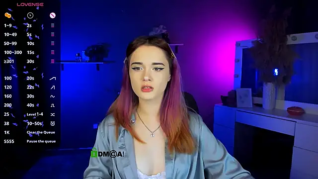 liana kisses online show from 13, 9, 2025