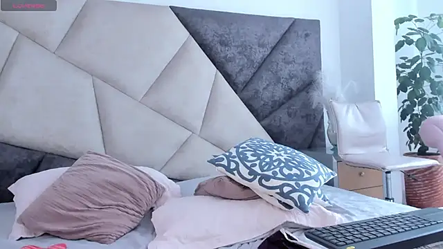 BarbaraKnox  online show from 13, 1, 2025