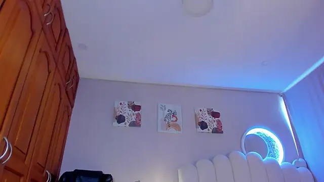 Snapshot of martinaaricci chatting on 12, 11, 2025 martinaaricci online show from 12, 11, 2025