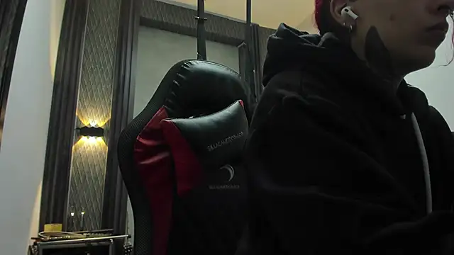 selene red  online show from 27, 4, 2026