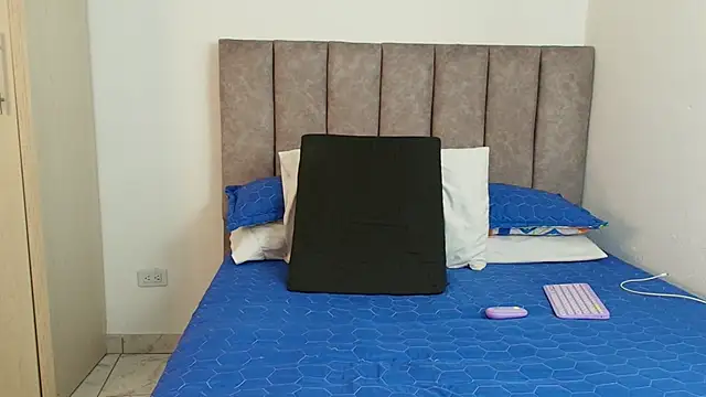 karina lewis  online show from 26, 2, 2025