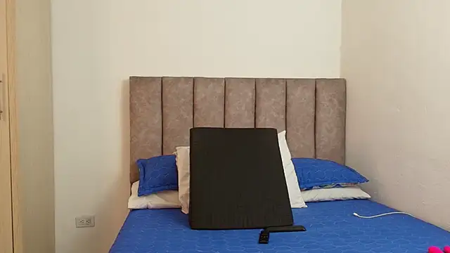 karina lewis  online show from 5, 3, 2025