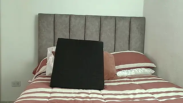 karina lewis  online show from 28, 4, 2026