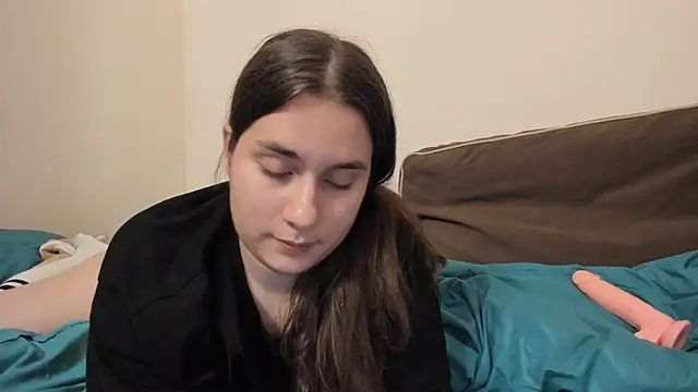 Snapshot of LunaWines chatting on 11, 10, 2025 LunaWines online show from 11, 10, 2025