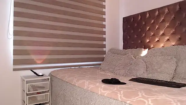 Roussmariehenao online show from 28, 10, 2025