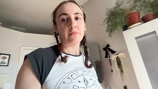 Snapshot of Littlelolo60 chatting on 9, 5, 2026 Littlelolo60 online show from 9, 5, 2026