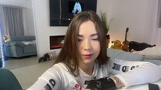 Mika Miller online show from 3, 2, 2026