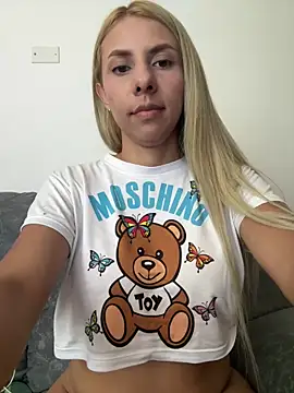 DollMagguie online show from 21, 1, 2025