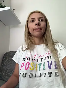 DollMagguie online show from 30, 1, 2025