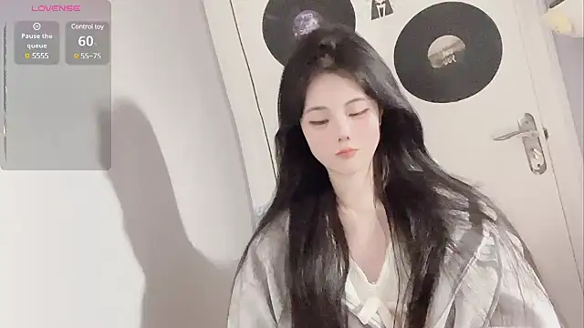 Qedgjwyz1 online show from 19, 2, 2025