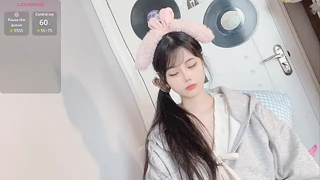 Qedgjwyz1 online show from 5, 3, 2025