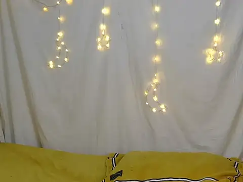 Snapshot of StarBarbiee chatting on 17, 12, 2025 StarBarbiee online show from 17, 12, 2025