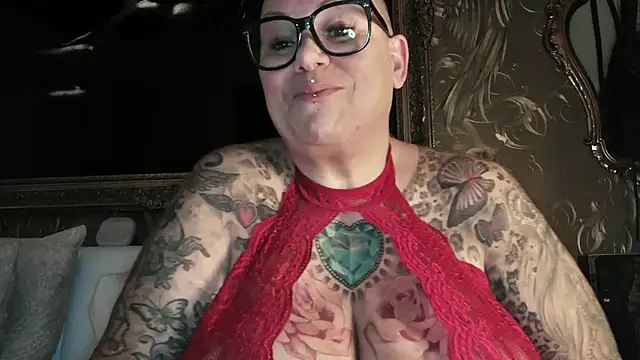 gepiercte nippel online show from 5, 1, 2025