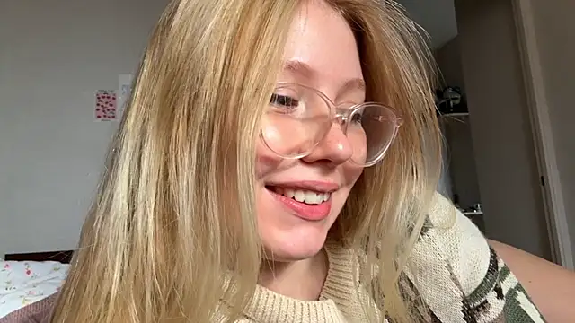 Snapshot of HoneyAudrey chatting on 14, 9, 2025 HoneyAudrey online show from 14, 9, 2025