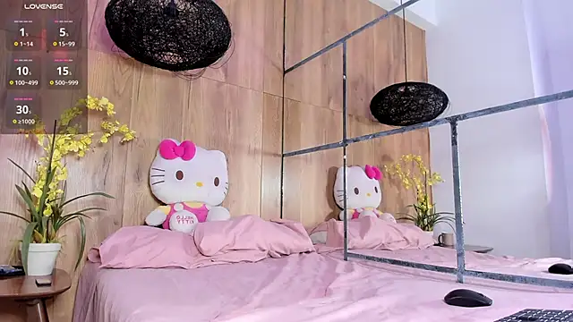 Snapshot of _LittleLia chatting on 5, 2, 2025 LittleLia online show from 5, 2, 2025