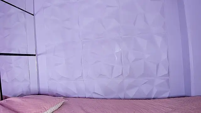 Snapshot of _LittleLia chatting on 20, 10, 2025 LittleLia online show from 20, 10, 2025