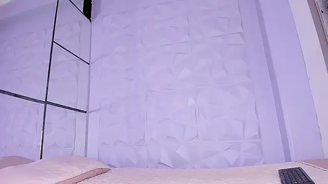 Snapshot of _LittleLia chatting on 19, 11, 2025 LittleLia online show from 19, 11, 2025