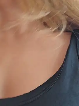 Snapshot of Karen_San_Miguel chatting on 8, 9, 2025 Karen San Miguel online show from 8, 9, 2025